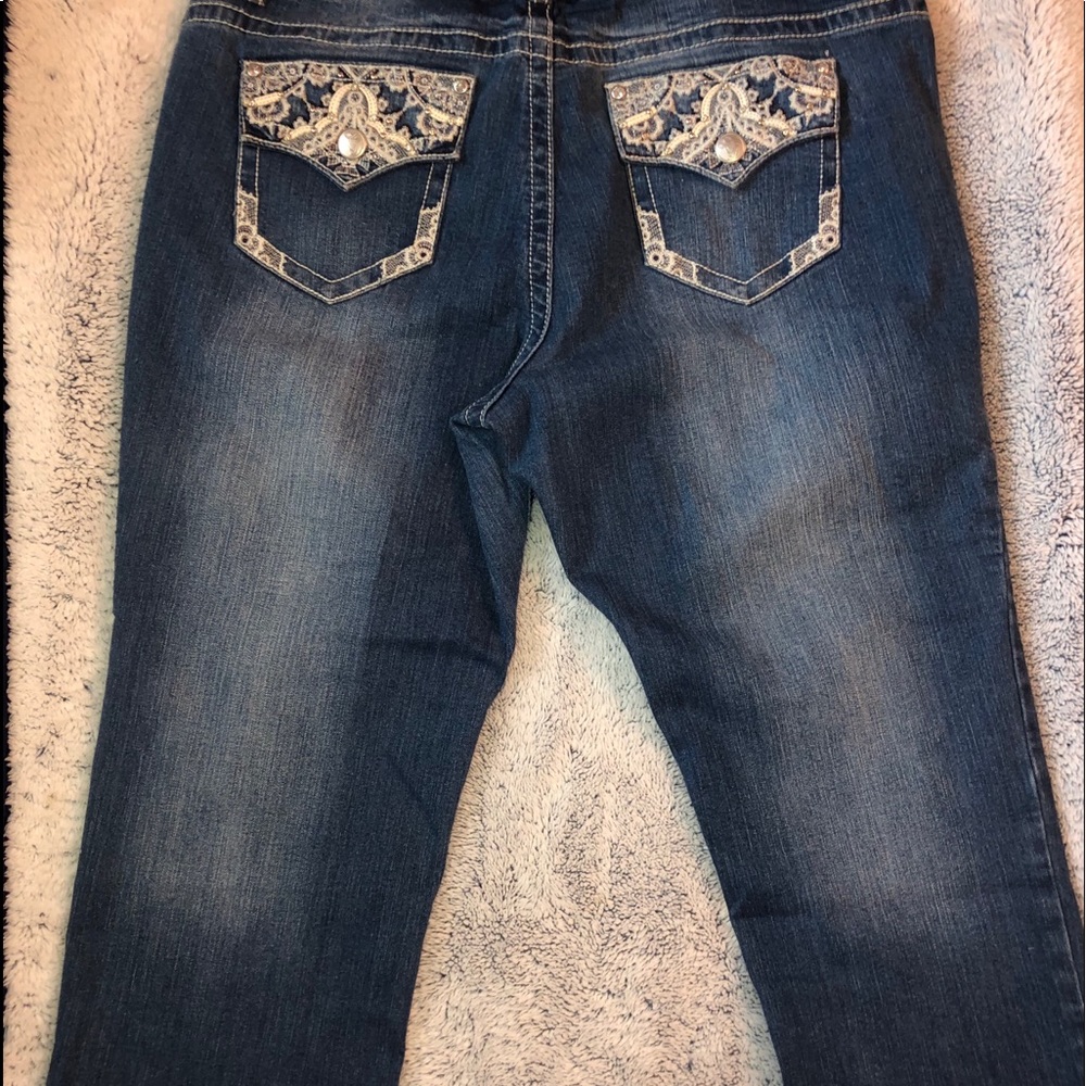 Women’s size 16 Capri pants